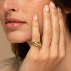 Noelle Crossaint Ring