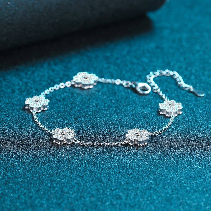 PeriFour Leaf Clover Moissanite Bracelet