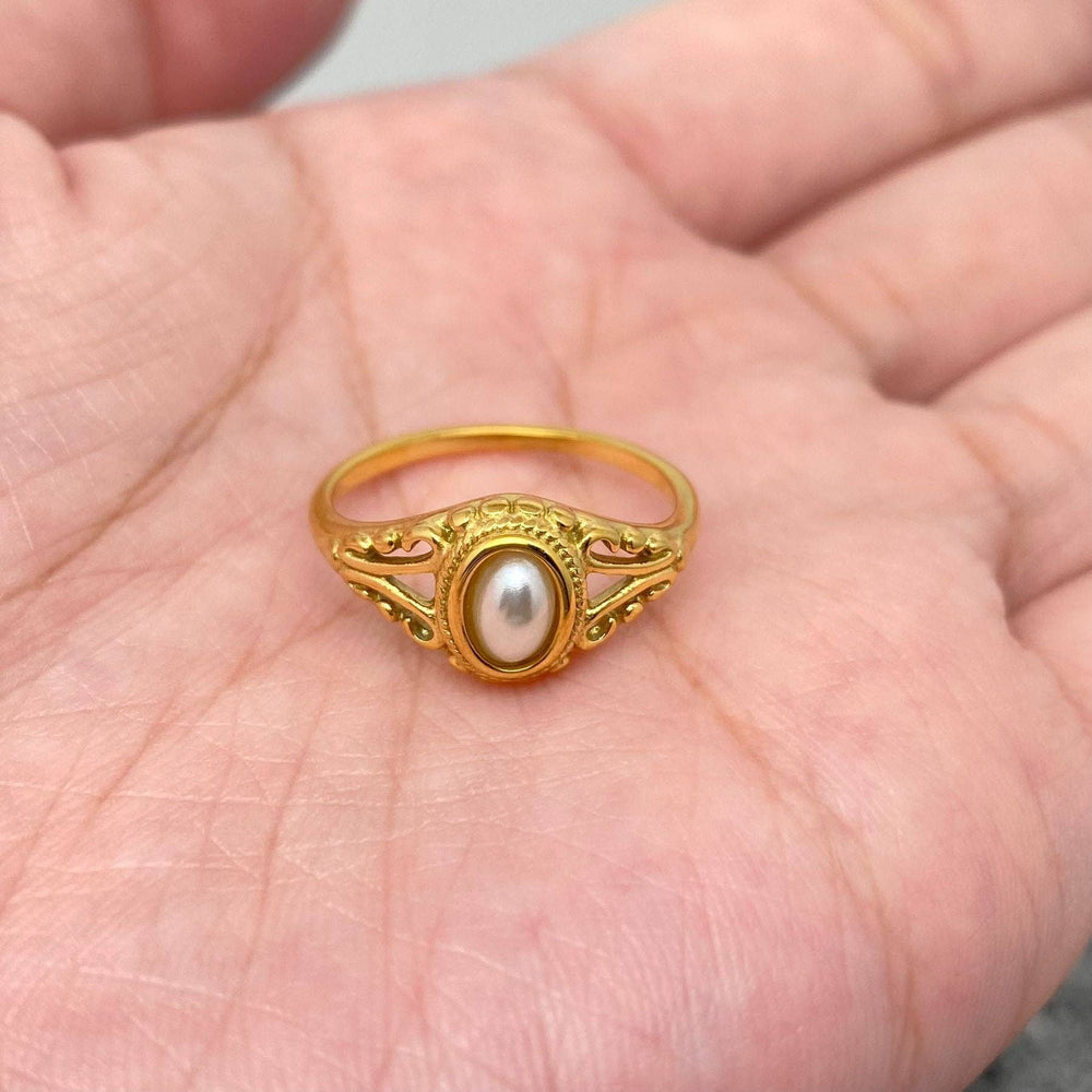 Inlaid Pearl Vintage 18K Gold Plated Ring