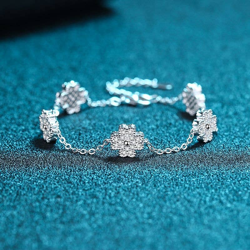 PeriFour Leaf Clover Moissanite Bracelet